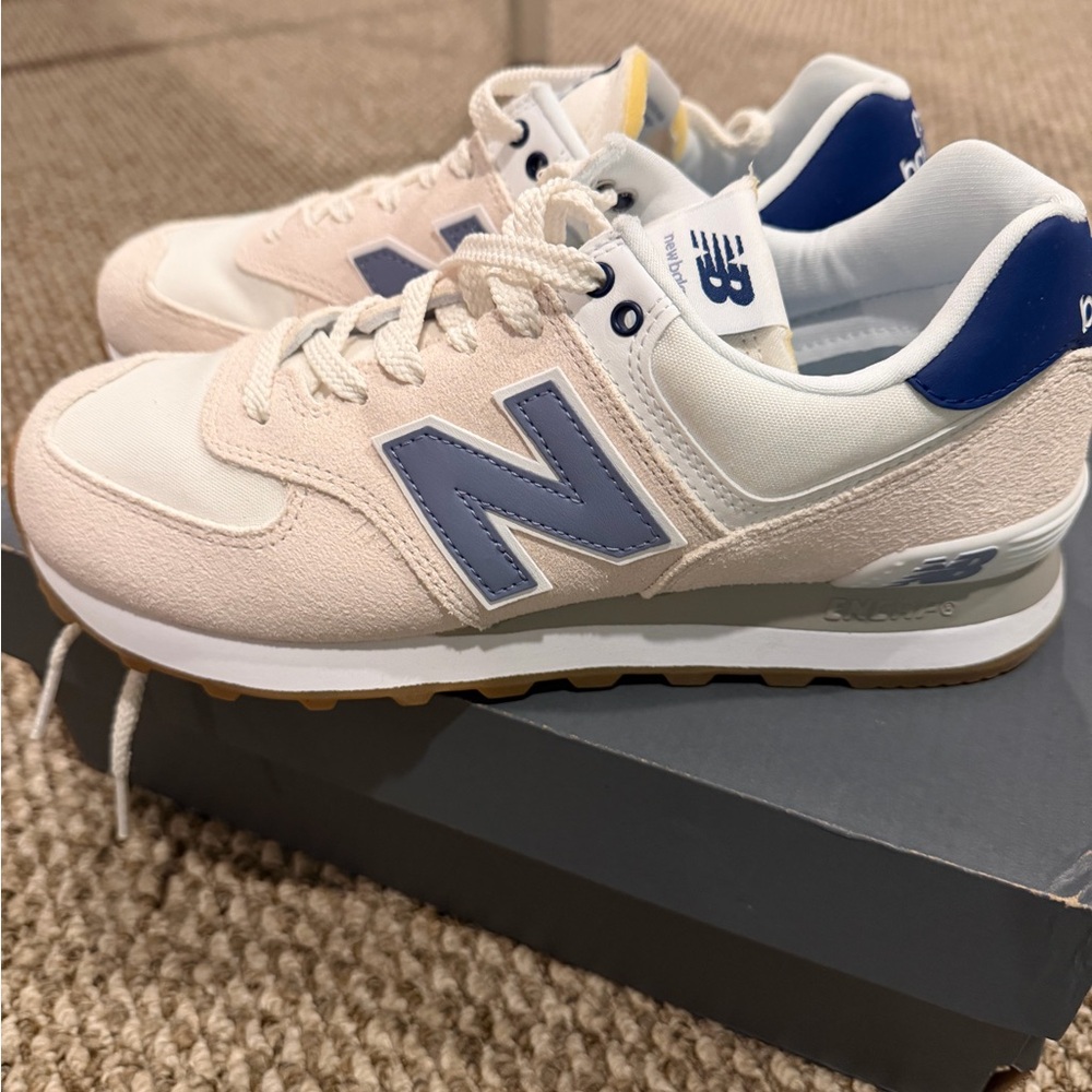 New Balance Beige and Violet Blue Classics Women’s Sneakers (8.5) Like New - Picture 5 of 13
